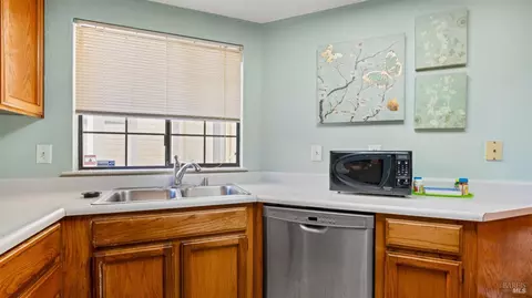 Kitchen - 105 Devonwood, Hercules, CA 94547 photo 2 of 4