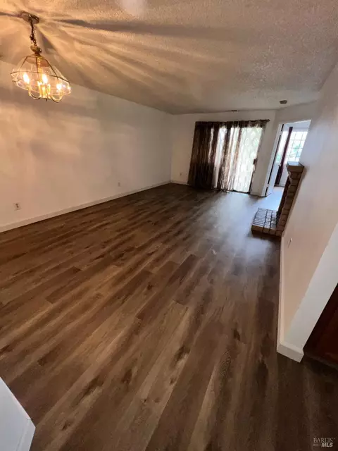 Living - 105 Devonwood, Hercules, CA 94547 photo 5 of 7