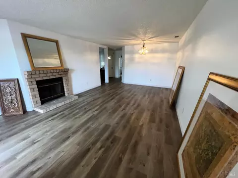 Living - 105 Devonwood, Hercules, CA 94547 photo 6 of 7