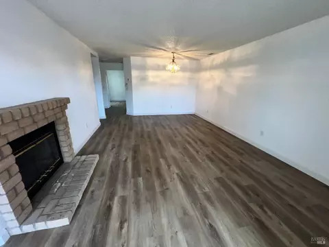 Living - 105 Devonwood, Hercules, CA 94547 photo 7 of 7