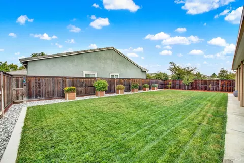 Exterior - 970 Camelia Dr, Dixon, CA 95620 photo 5 of 12