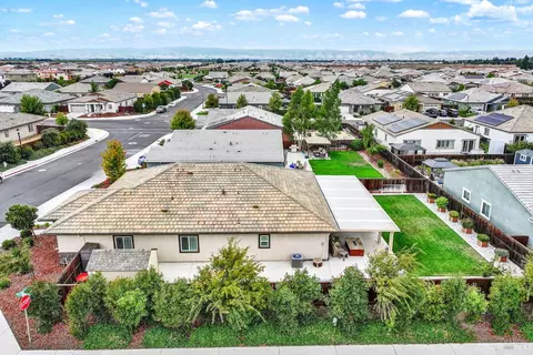 View/Area - 970 Camelia Dr, Dixon, CA 95620 photo 2 of 7