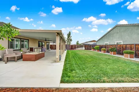 Exterior - 970 Camelia Dr, Dixon, CA 95620 photo 9 of 12