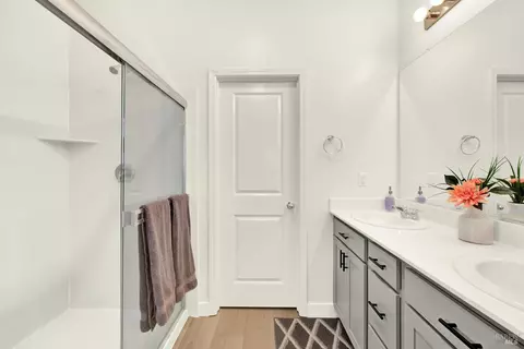Bath - 970 Camelia Dr, Dixon, CA 95620 photo 3 of 3
