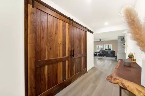 Entry Way - 970 Camelia Dr, Dixon, CA 95620 photo 6 of 7