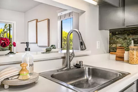 Kitchen - 2 Fielding Cir, Mill Valley, CA 94941 photo 5 of 5