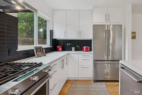 Kitchen - 82 Meadow Dr, Mill Valley, CA 94941 photo 3 of 4