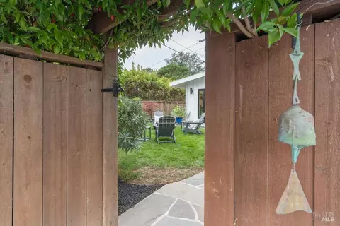 82 Meadow Dr, Mill Valley, CA 94941