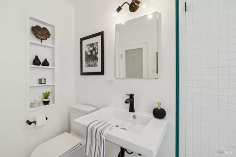 Bath - 82 Meadow Dr, Mill Valley, CA 94941 photo 4 of 4