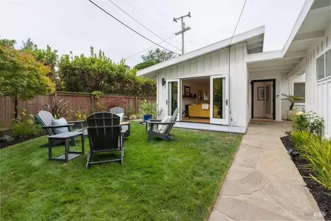Exterior - 82 Meadow Dr, Mill Valley, CA 94941 photo 2 of 12