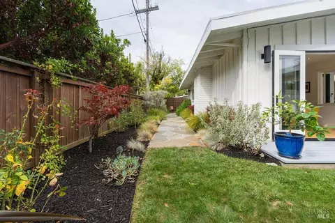 Exterior - 82 Meadow Dr, Mill Valley, CA 94941 photo 4 of 12