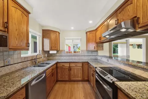 Kitchen - 4650 Udell Rd, Vacaville, CA 95688 photo 3 of 7