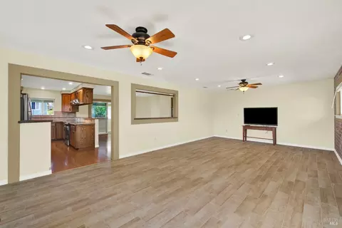 Living - 4650 Udell Rd, Vacaville, CA 95688 photo 5 of 8