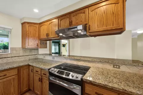 Kitchen - 4650 Udell Rd, Vacaville, CA 95688 photo 4 of 7