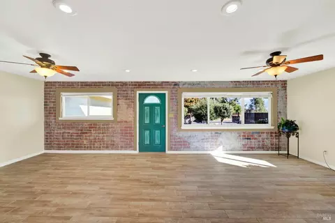 Living - 4650 Udell Rd, Vacaville, CA 95688 photo 4 of 8