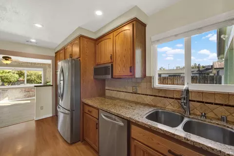 Kitchen - 4650 Udell Rd, Vacaville, CA 95688 photo 6 of 7