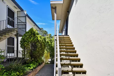 Exterior - 17 Roque Moraes Ct, Mill Valley, CA 94941 photo 1 of 4