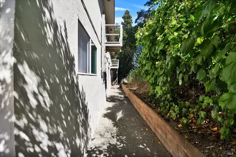 Exterior - 17 Roque Moraes Ct, Mill Valley, CA 94941 photo 2 of 4