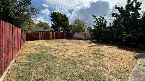 Exterior - 1046 Maple Ave, Vallejo, CA 94591 photo 2 of 4
