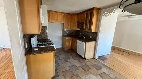 Kitchen - 1046 Maple Ave, Vallejo, CA 94591 photo 1 of 2