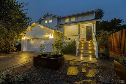 8006 Manor Ct, Rohnert Park, CA 94928