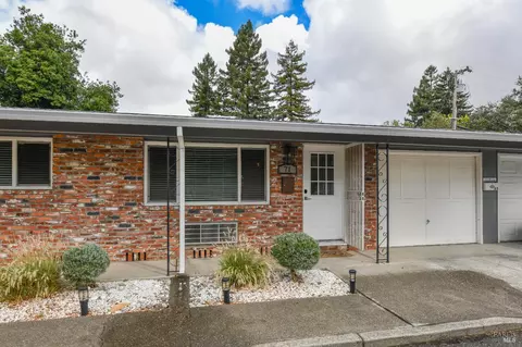 71 Larkfield Maples Ct, Santa Rosa, CA 95403