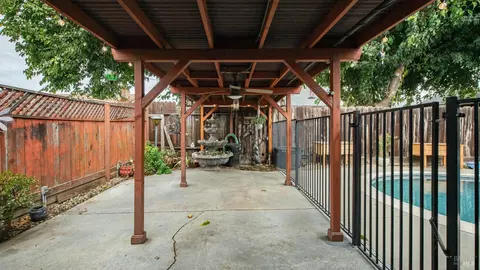 Exterior - 259 Bowline Dr, Vacaville, CA 95687 photo 4 of 10