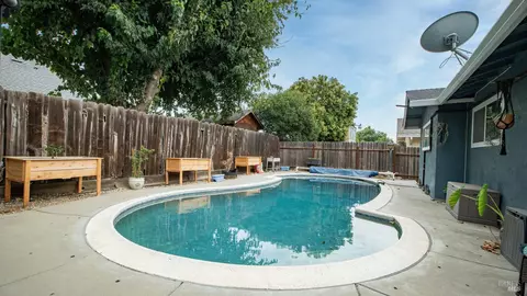 Exterior - 259 Bowline Dr, Vacaville, CA 95687 photo 8 of 10
