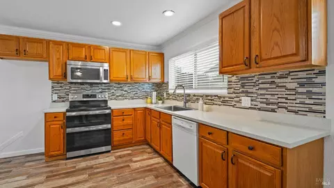 Kitchen - 259 Bowline Dr, Vacaville, CA 95687 photo 2 of 5