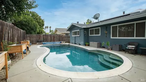 Exterior - 259 Bowline Dr, Vacaville, CA 95687 photo 7 of 10