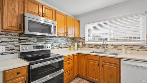Kitchen - 259 Bowline Dr, Vacaville, CA 95687 photo 4 of 5