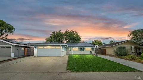 Exterior - 259 Bowline Dr, Vacaville, CA 95687 photo 2 of 10