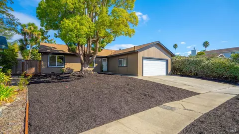 2353 Hood Ct, Santa Rosa, CA 95401