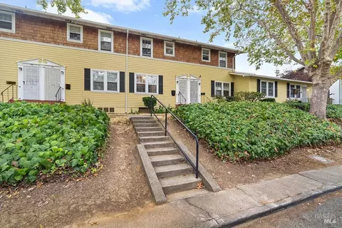 43 Rodgers St, Vallejo, CA 94590 photo 2