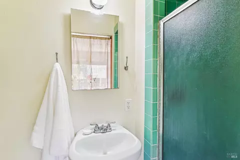 Bath - 935 Virginia St, Vallejo, CA 94590 photo 3 of 3