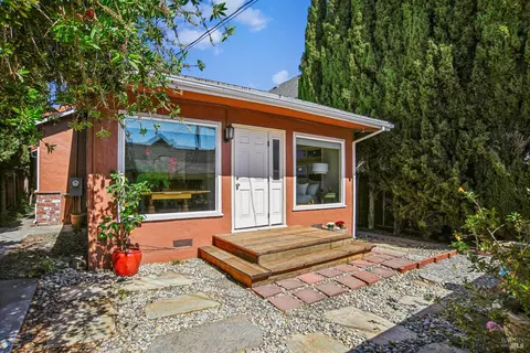 Exterior - 935 Virginia St, Vallejo, CA 94590 photo 4 of 5