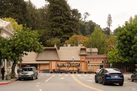 Exterior - 32 Mountain View Ave, Mill Valley, CA 94941 photo 9 of 11