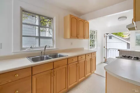 Kitchen - 32 Mountain View Ave, Mill Valley, CA 94941 photo 5 of 7
