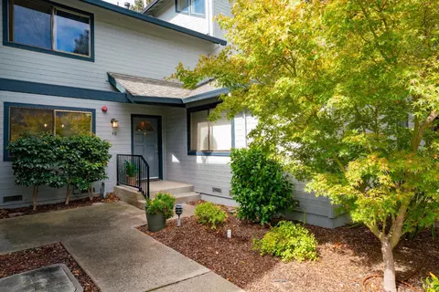 48 Village Pkwy, Napa, CA 94558
