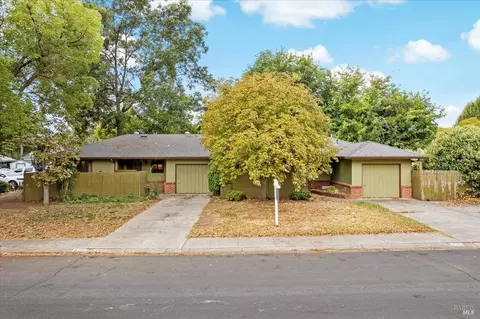 818-820 Lovers Ln, Vacaville, CA 95688