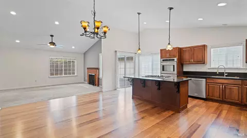 6454 Amberwood St, Rohnert Park, CA 94928