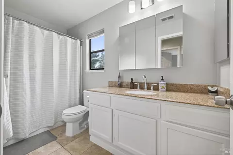 Bath - 213 Partridge Ct, Windsor, CA 95492 photo 2 of 4