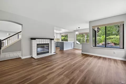 Living - 213 Partridge Ct, Windsor, CA 95492 photo 8 of 8