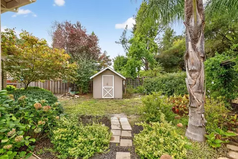 Exterior - 213 Partridge Ct, Windsor, CA 95492 photo 13 of 17