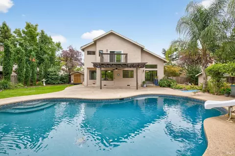 Exterior - 213 Partridge Ct, Windsor, CA 95492 photo 10 of 17