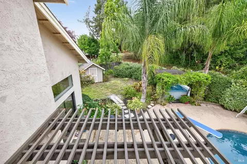 Exterior - 213 Partridge Ct, Windsor, CA 95492 photo 5 of 17