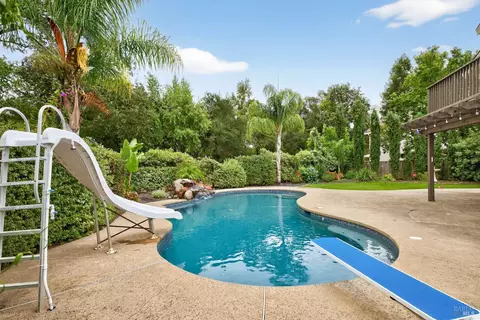 Exterior - 213 Partridge Ct, Windsor, CA 95492 photo 11 of 17