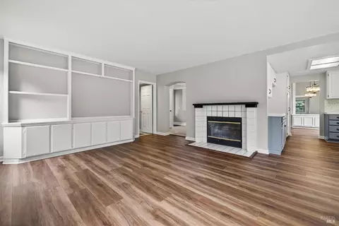 Living - 213 Partridge Ct, Windsor, CA 95492 photo 6 of 8