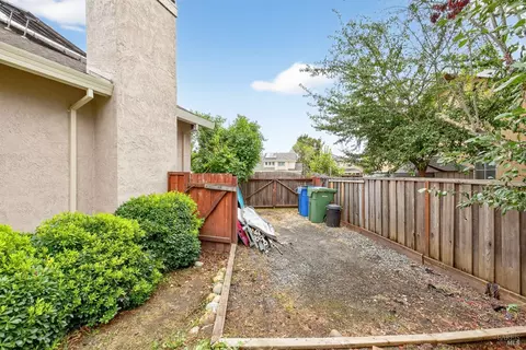 Exterior - 213 Partridge Ct, Windsor, CA 95492 photo 15 of 17