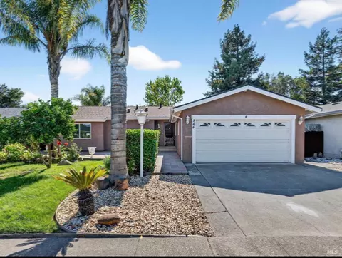 844 Cedarwood Ln, Petaluma, CA 94954